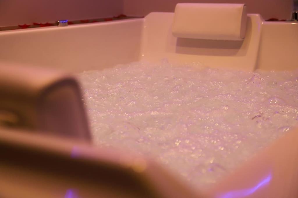 Love Room Unique - Sauna / Jacuzzi Charleville-Mézières Extérieur photo